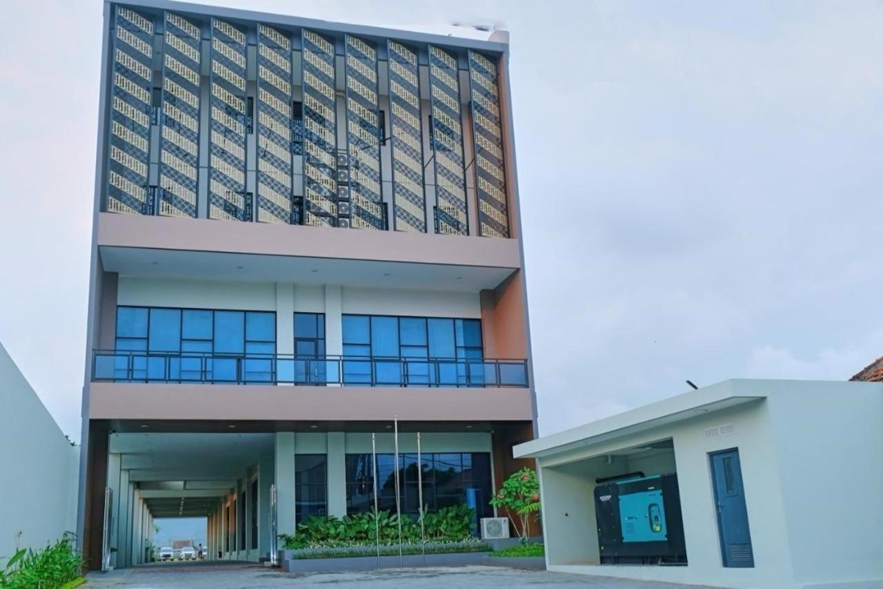 Front One Hotel Gombong Gombong  المظهر الخارجي الصورة
