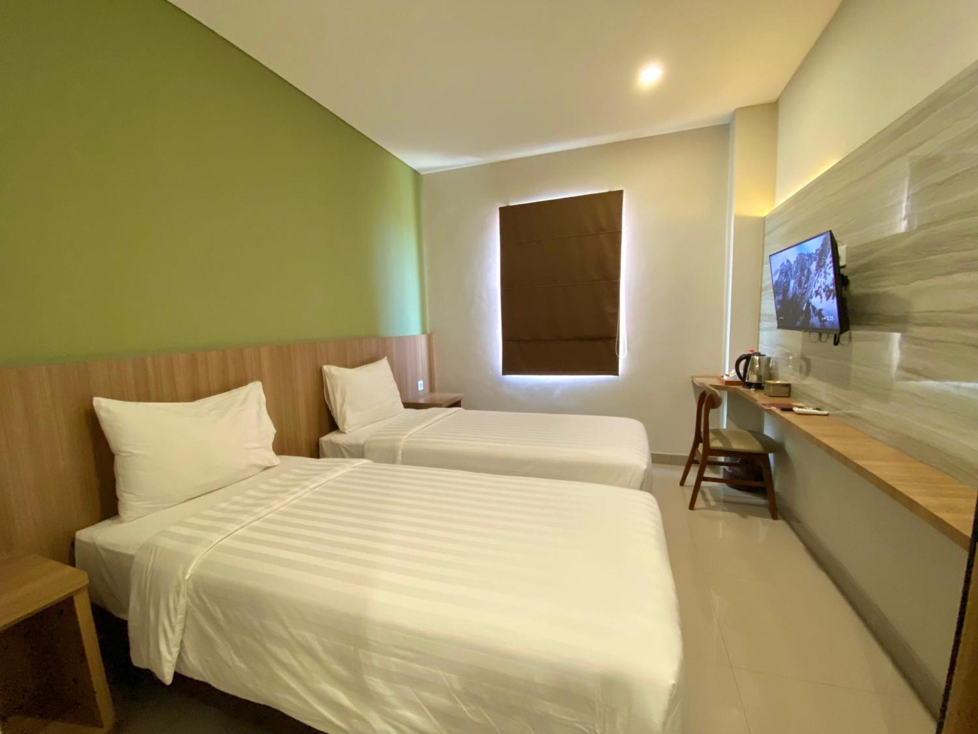 Front One Hotel Gombong Gombong  المظهر الخارجي الصورة