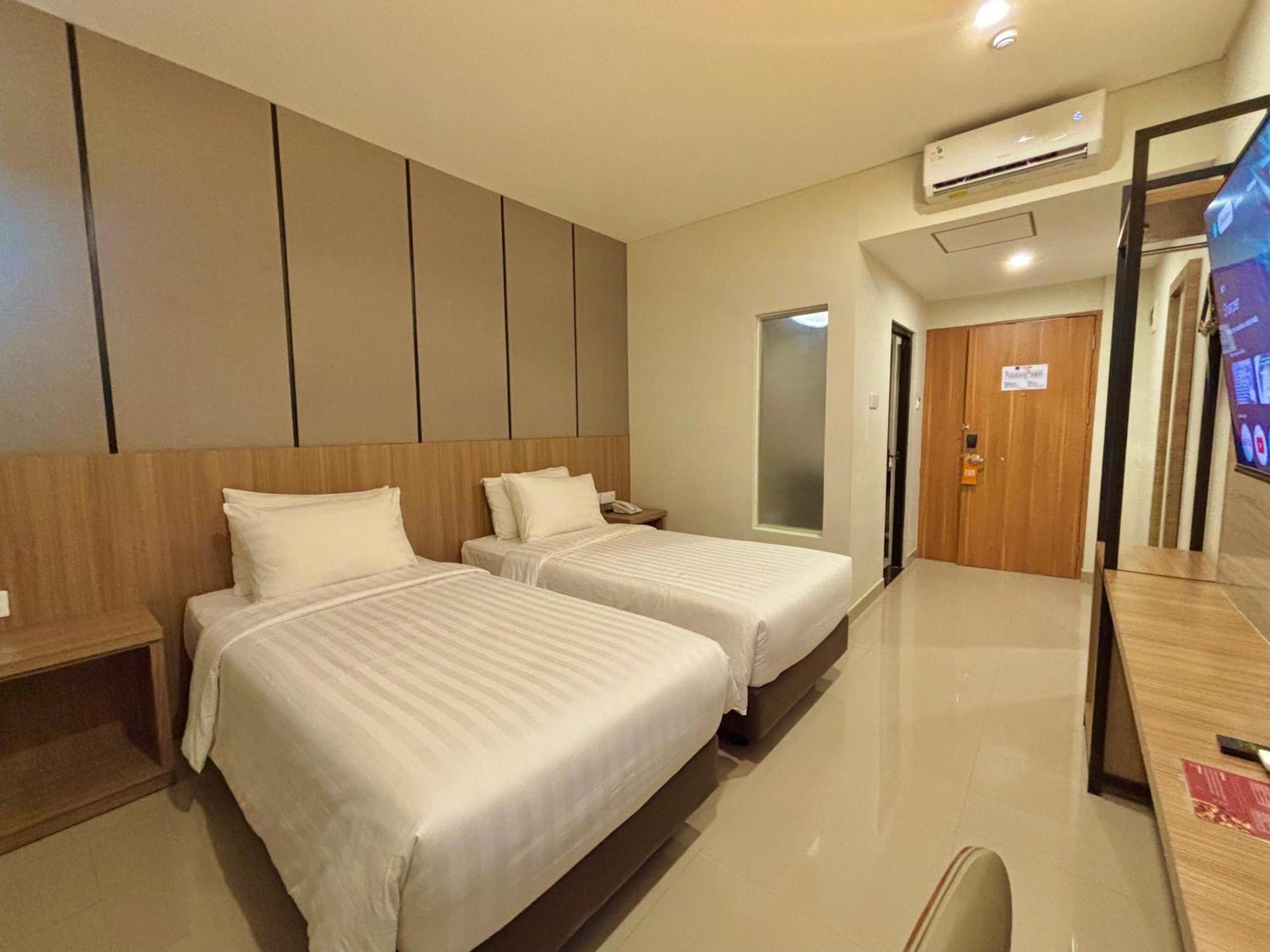 Front One Hotel Gombong Gombong  المظهر الخارجي الصورة